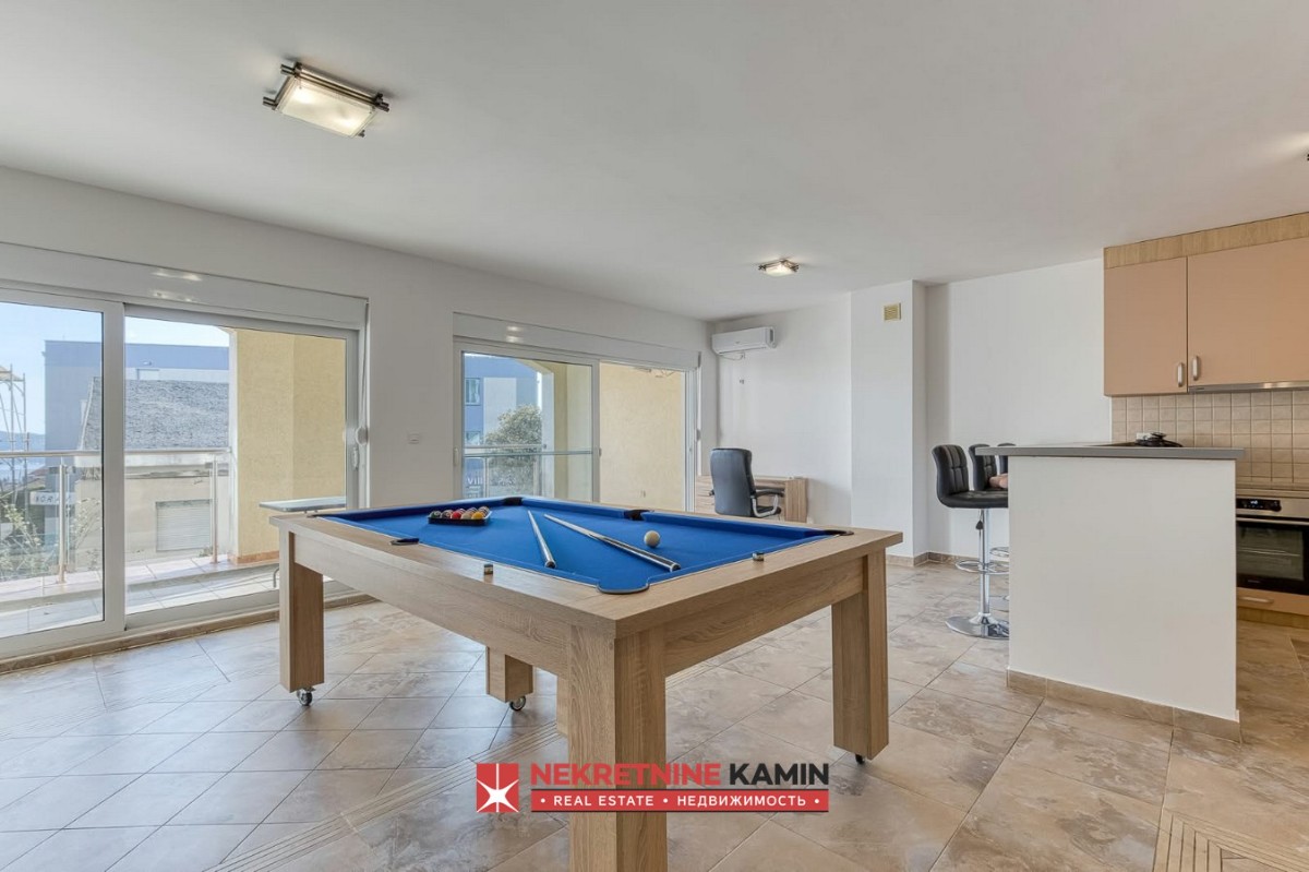 120 m² Two-Bedroom Apartment with Yard and Garage Space for Rent, Lazi, Budva